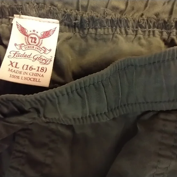 Cargo pants - Picture 2 of 3